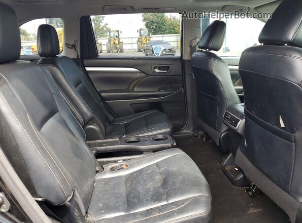 5TDKZRFH8JS543031 2018 TOYOTA HIGHLANDER Black Вид задньої частини салону