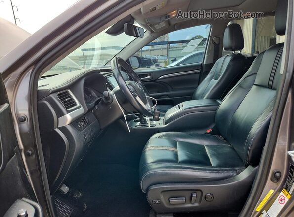 5TDKZRFH8JS546141 2018 TOYOTA HIGHLANDER Gray Front interior view