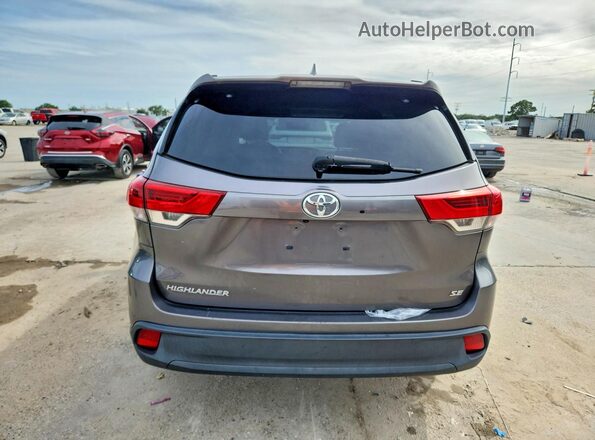 5TDKZRFH8JS546141 2018 TOYOTA HIGHLANDER Gray Rear view