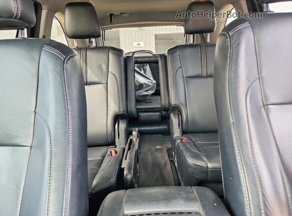 5TDKZRFH8JS546141 2018 TOYOTA HIGHLANDER Gray Rear seats view