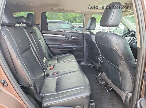 5TDKZRFH8KS290472 2019 TOYOTA HIGHLANDER Tan Widok wnętrza z tyłu