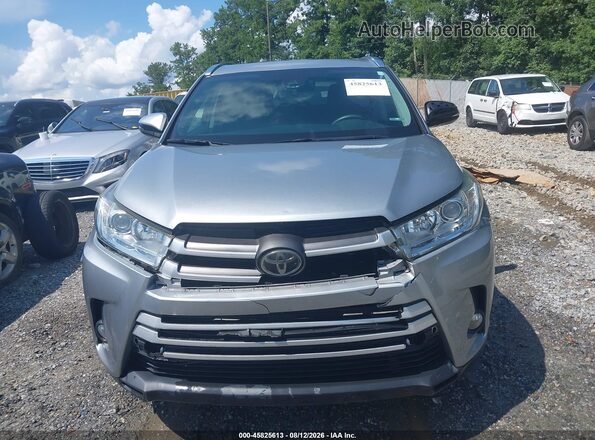 5TDKZRFH9HS521355 2017 TOYOTA HIGHLANDER Silver Вид задньої частини салону