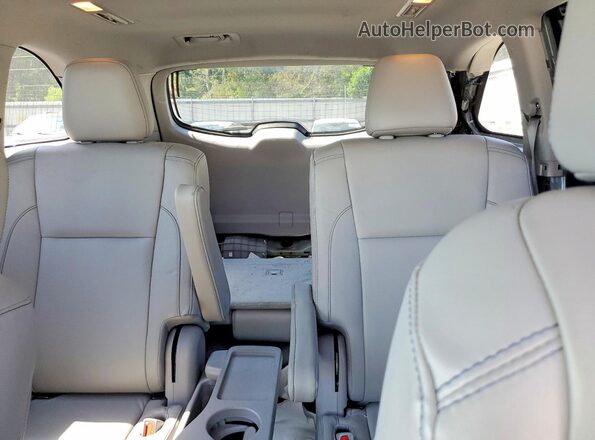 5TDKZRFH9JS527338 2018 TOYOTA HIGHLANDER Серебряный Вид задних сидений