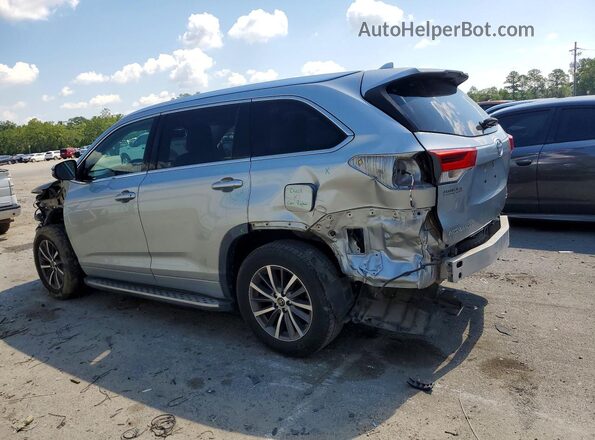 5TDKZRFH9JS527338 2018 TOYOTA HIGHLANDER Серебряный Задняя левая четверть