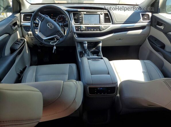 5TDKZRFH9JS527338 2018 TOYOTA HIGHLANDER Серебряный Вид панели приборов