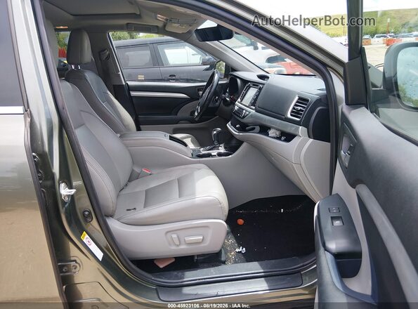 5TDKZRFHXJS248366 2018 TOYOTA HIGHLANDER Green Front interior view