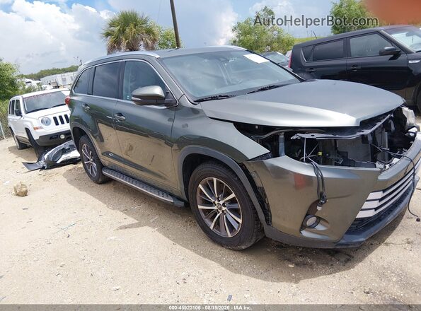 5TDKZRFHXJS248366 2018 TOYOTA HIGHLANDER Green Rear interior view