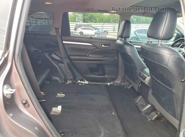 5TDKZRFHXKS557062 2019 TOYOTA HIGHLANDER Gray Rear interior view