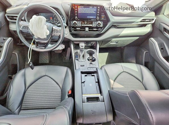 5TDLZRAH4MS067635 2021 TOYOTA HIGHLANDER Красный Вид панели приборов
