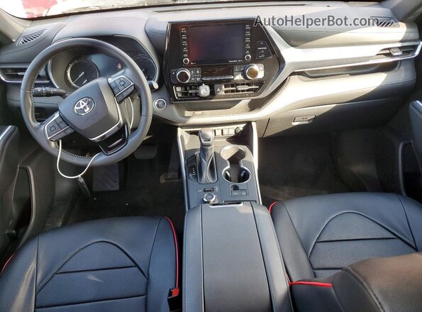 5TDLZRBH4MS154076 2021 TOYOTA HIGHLANDER Red Вид панелі приладів