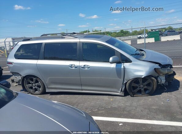 5TDXK3DC3GS717675 2016 TOYOTA SIENNA Silver Widok wnętrza z tyłu