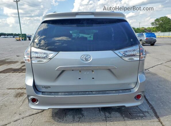 5TDXK3DC8GS719387 2016 TOYOTA SIENNA Silver Вид ззаду