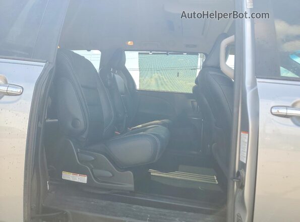 5TDXK3DC8GS719387 2016 TOYOTA SIENNA Silver Вид задньої частини салону
