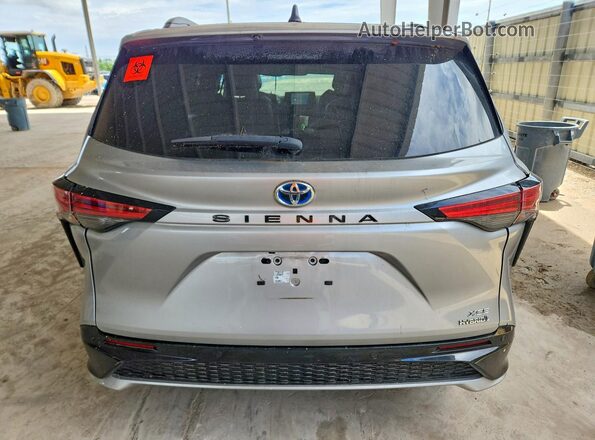 5TDXRKEC1PS170586 2023 TOYOTA SIENNA Silver Հետևի տեսք