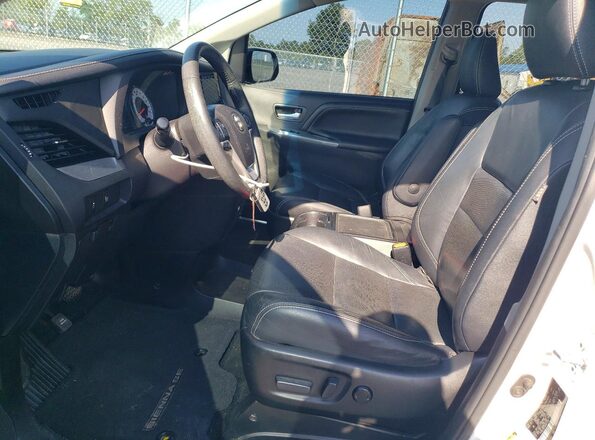 5TDXZ3DC2HS821149 2017 TOYOTA SIENNA White Вид салону спереду