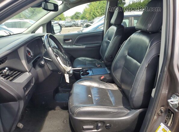 5TDXZ3DC2JS932290 2018 TOYOTA SIENNA Charcoal წინა სალონის ხედი
