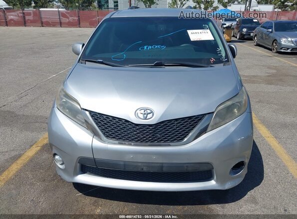 5TDXZ3DC5HS873360 2017 TOYOTA SIENNA Silver Դիմացի տեսք