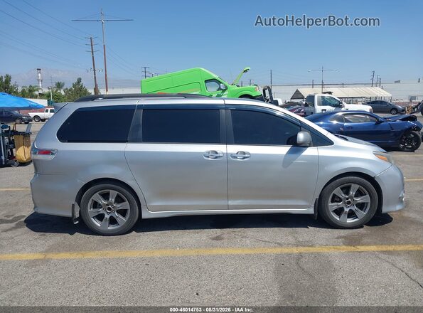 5TDXZ3DC5HS873360 2017 TOYOTA SIENNA Silver Սալոնի հետևի տեսք