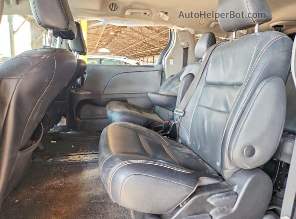 5TDXZ3DC6JS944975 2018 TOYOTA SIENNA Blue Սալոնի հետևի տեսք
