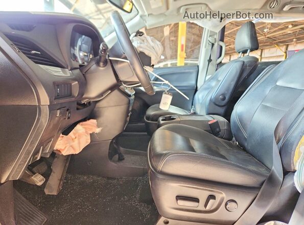 5TDXZ3DC6JS944975 2018 TOYOTA SIENNA Blue Սալոնի դիմացի տեսք