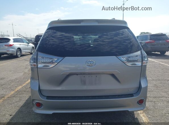 5TDXZ3DC7HS847875 2017 TOYOTA SIENNA Серебряный 
