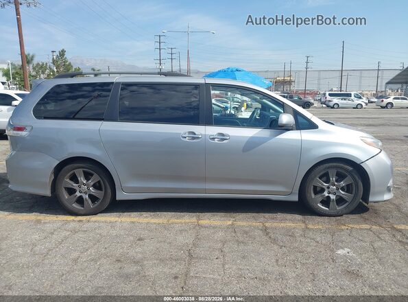 5TDXZ3DC7HS847875 2017 TOYOTA SIENNA Серебряный Вид задней части салона