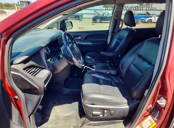 5TDXZ3DC9HS770295 2017 TOYOTA SIENNA Красный Вид салона спереди