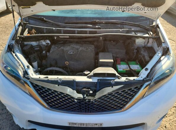 5TDXZ3DCXHS861396 2017 TOYOTA SIENNA White Widok komory silnika