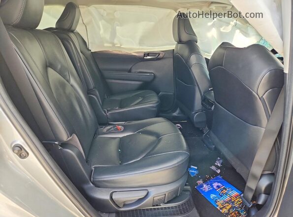 5TDYARAHXPS522439 2023 TOYOTA HIGHLANDER Silver უკანა სალონის ხედი