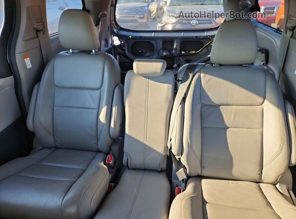5TDYK3DC0GS761329 2016 TOYOTA SIENNA Серебряный Вид задних сидений