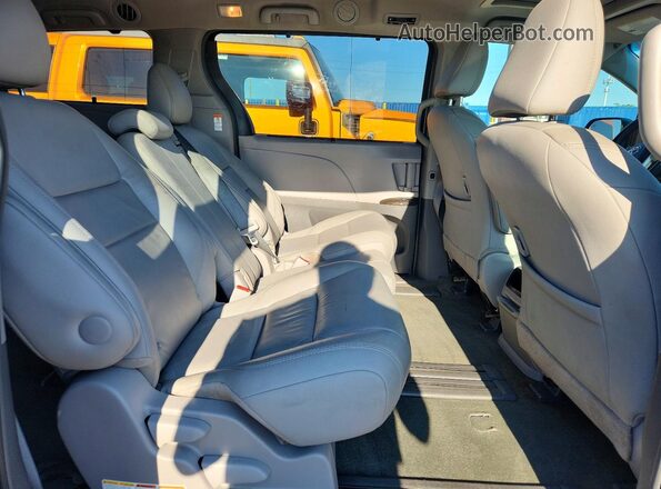 5TDYK3DC0GS761329 2016 TOYOTA SIENNA Серебряный Вид задней части салона