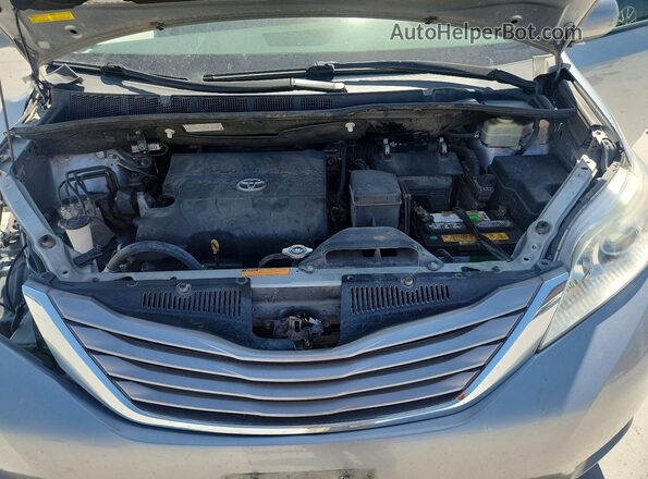 5TDYK3DC3GS762491 2016 TOYOTA SIENNA Silver Vista del compartimento del motor