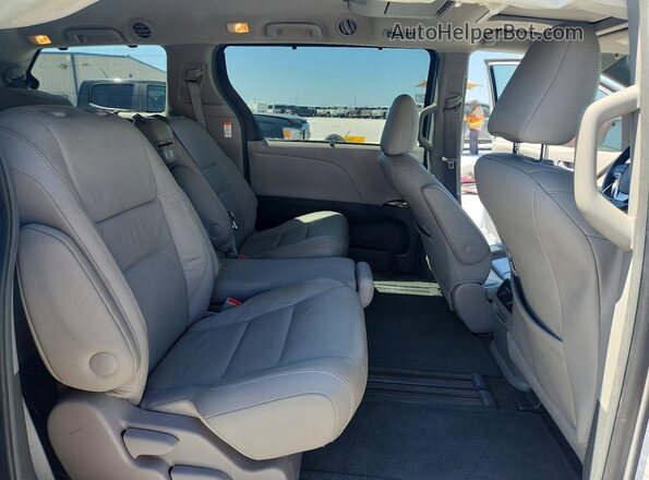 5TDYK3DC3GS762491 2016 TOYOTA SIENNA Silver Vista interior trasera