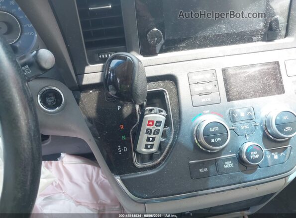 5TDYK3DC7GS728537 2016 TOYOTA SIENNA Silver Dashboard view