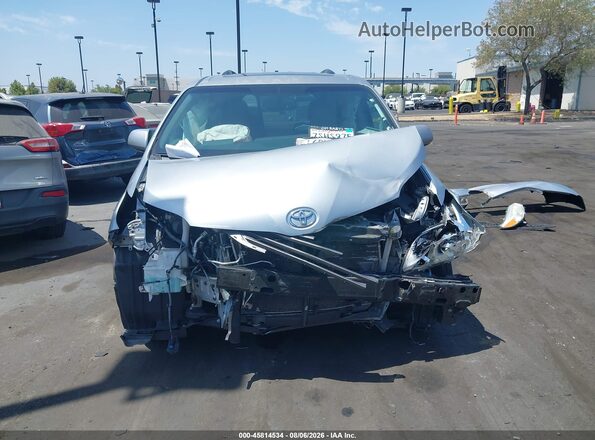5TDYK3DC7GS728537 2016 TOYOTA SIENNA Silver Rear interior view