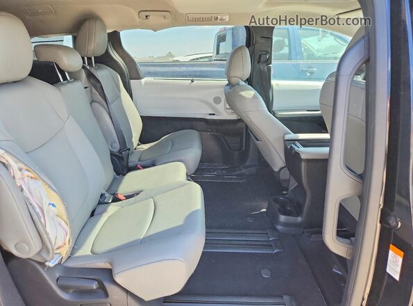 5TDYRKEC0TS293021 2026 TOYOTA SIENNA Black უკანა სალონის ხედი
