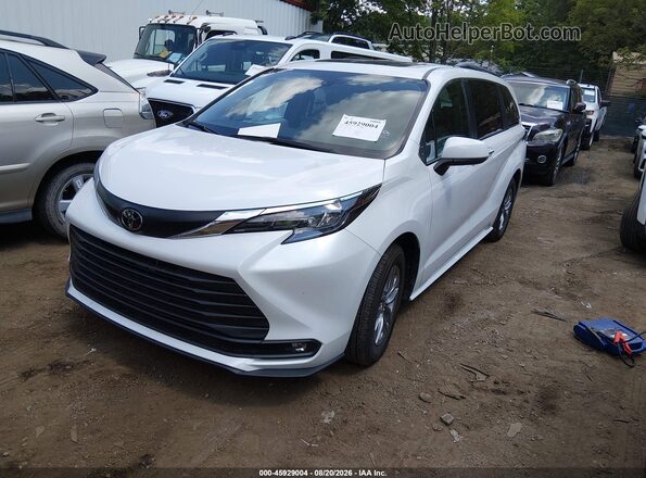 5TDYRKEC0TS313655 2026 TOYOTA SIENNA White Vista tres cuartos delantera izquierda