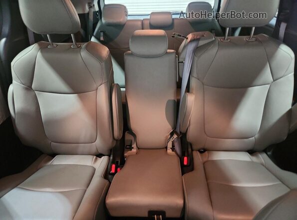 5TDYRKEC1SS260060 2025 TOYOTA SIENNA Silver Вид задніх сидінь