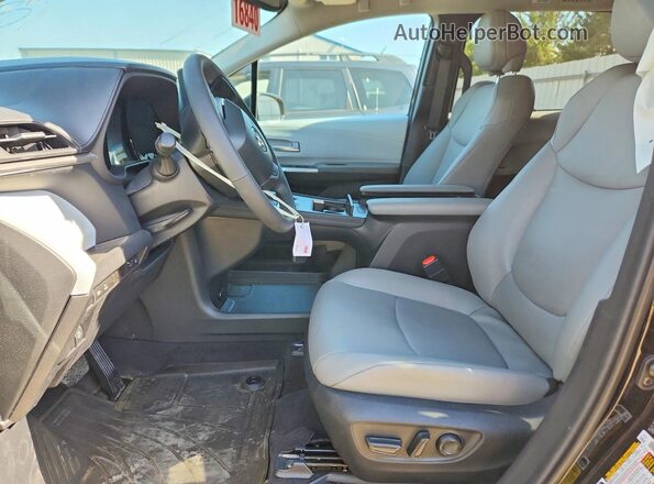 5TDYRKEC1TS304575 2026 TOYOTA SIENNA Black Widok wnętrza z przodu