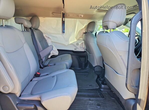 5TDYRKEC1TS304575 2026 TOYOTA SIENNA Black Widok wnętrza z tyłu