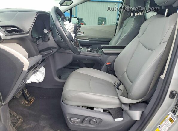 5TDYRKEC2MS029218 2021 TOYOTA SIENNA Silver Vista interior delantera