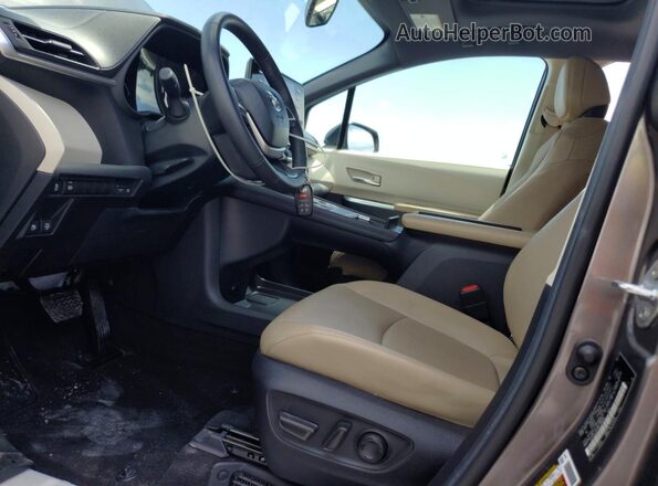 5TDYRKEC2PS176580 2023 TOYOTA SIENNA Silver Widok wnętrza z przodu