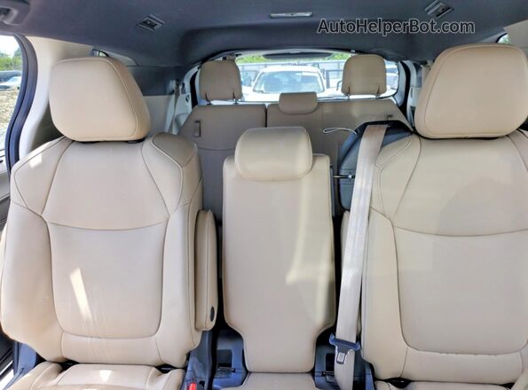 5TDYRKEC2PS176580 2023 TOYOTA SIENNA Silver Widok tylnych siedzeń