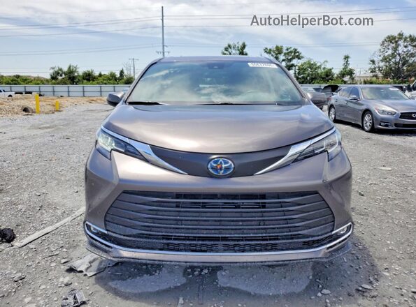 5TDYRKEC2PS176580 2023 TOYOTA SIENNA Silver Widok z przodu