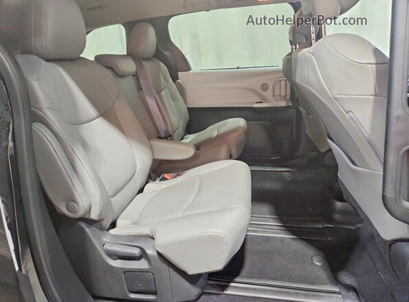 5TDYRKEC2SS255420 2025 TOYOTA SIENNA Black უკანა სალონის ხედი