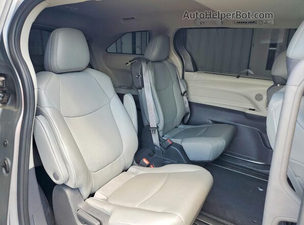 5TDYRKEC3NS092846 2022 TOYOTA SIENNA Silver უკანა სალონის ხედი