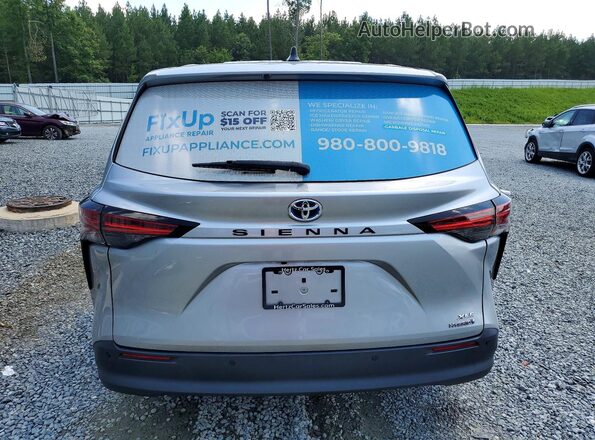 5TDYRKEC3NS092846 2022 TOYOTA SIENNA Silver უკანა ხედი