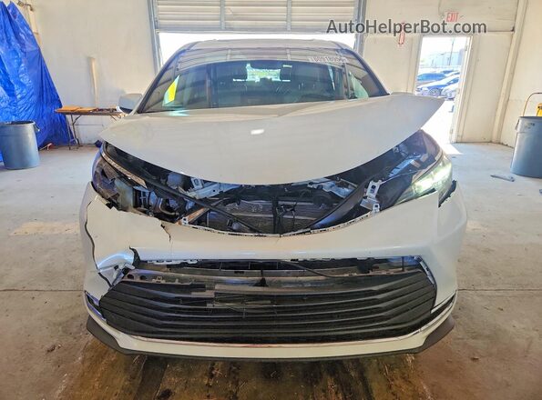 5TDYRKEC3RS207953 2024 TOYOTA SIENNA White Front view