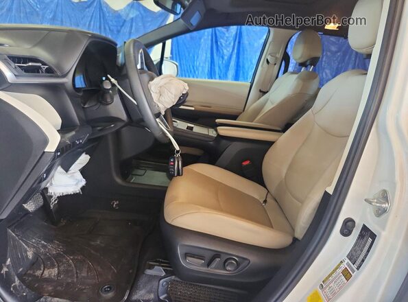 5TDYRKEC3RS207953 2024 TOYOTA SIENNA White Front interior view