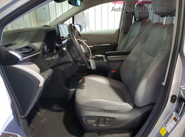 5TDYRKEC5PS156128 2023 TOYOTA SIENNA Silver Սալոնի դիմացի տեսք